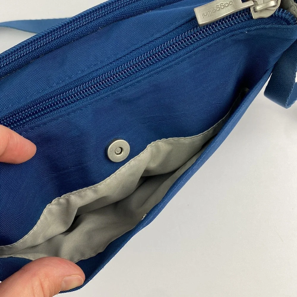 Baggallini | Blue Original Everyday Crossbody Bag - Picture 6 of 10